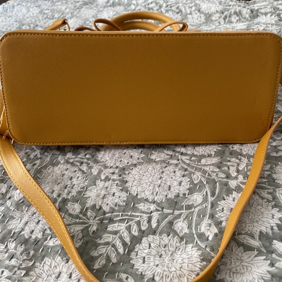 Betsy Johnson shoulder bag in yellow, GUC - Picture 7 of 10